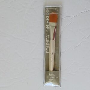 Belle Foundation Brush Handcrafted of synthetic hair fibers 6in long new